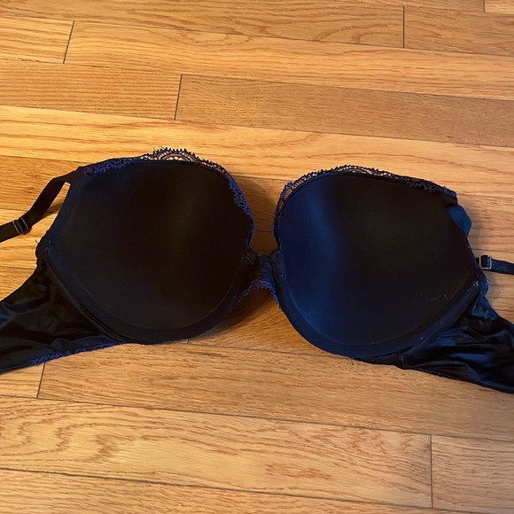 Victoria Secret Bra - Picture 3 of 5